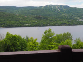 Cozy 2 bedrooms condo with stunning Mont Tremblant mountain and lakeview